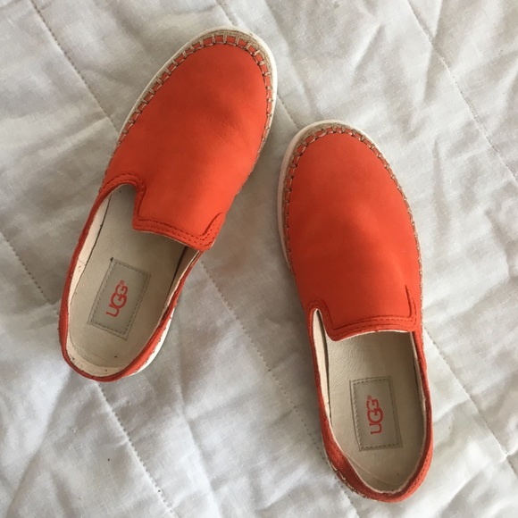 UGG Shoes - HP x2⭐️ UGG Orange Caleel Loafers